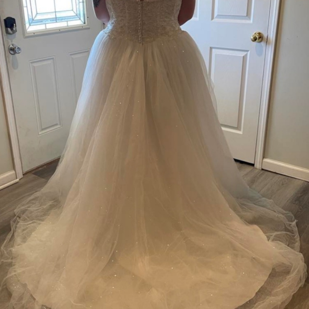 Wedding Dress - Ballgown Style - Size 18W - Picture 3 of 13